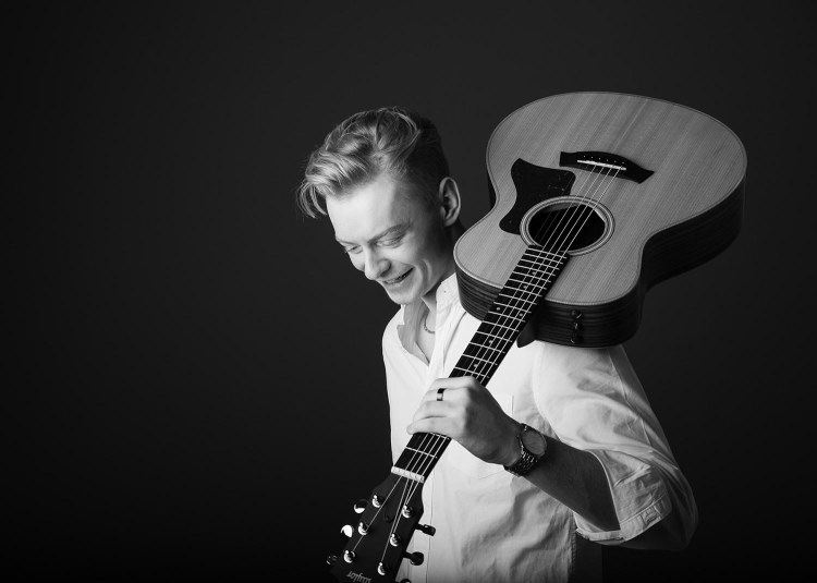 Musician Studio Portrait, Guitarist black and white | Michaela Howe Photography