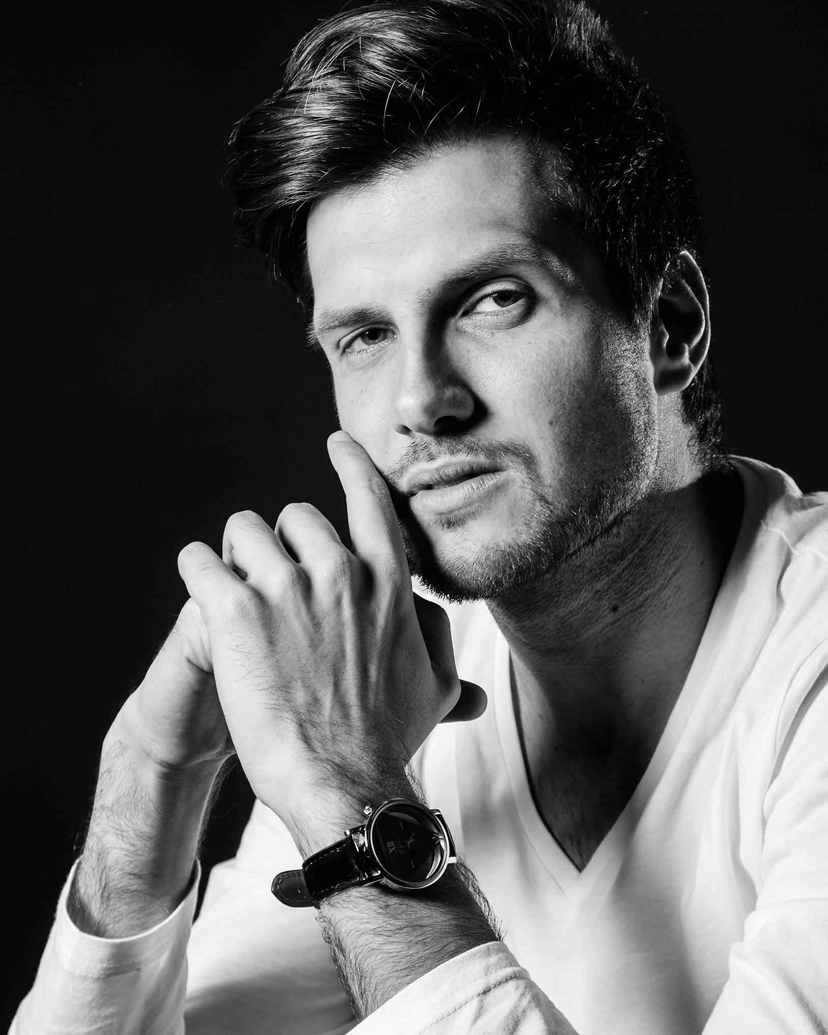 Male model portfolio headshot black and white | Michaela Howe Photography