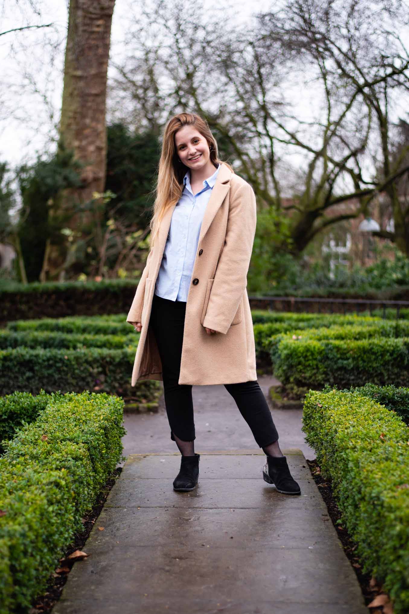 Outdoor headshot shoot girl full length personal branding | Michaela Howe Photography